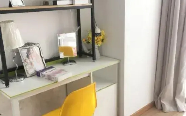 Xiao Hotel Apartment (Shanghai Pengpu Xincun Subway Station)