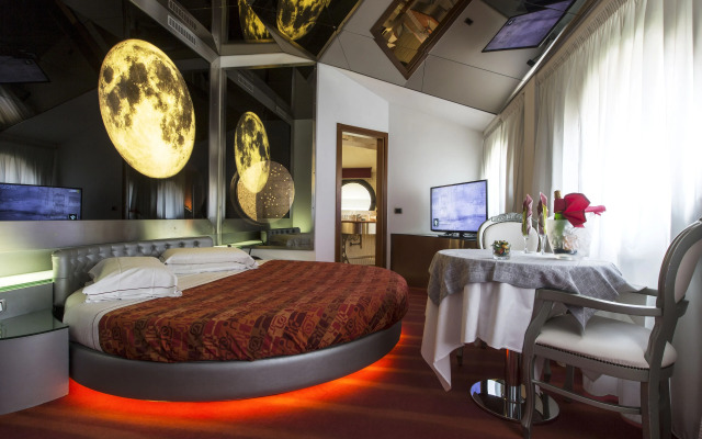 Motel K Suite A Tema & Wellness