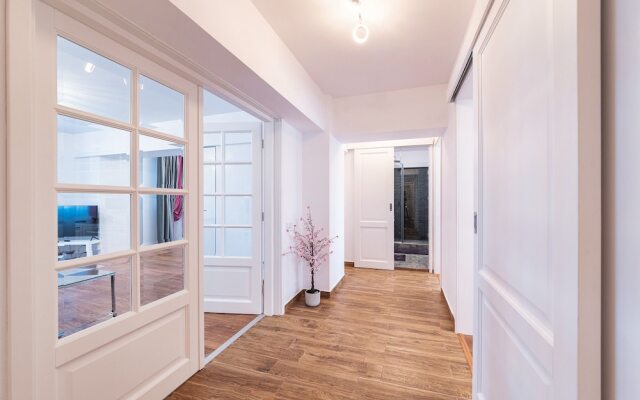 Stunning 2-bed/2 Bath Apartment in Bucuresti