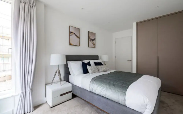 Luxury 2 Bed Apartment in Olympia Kensington