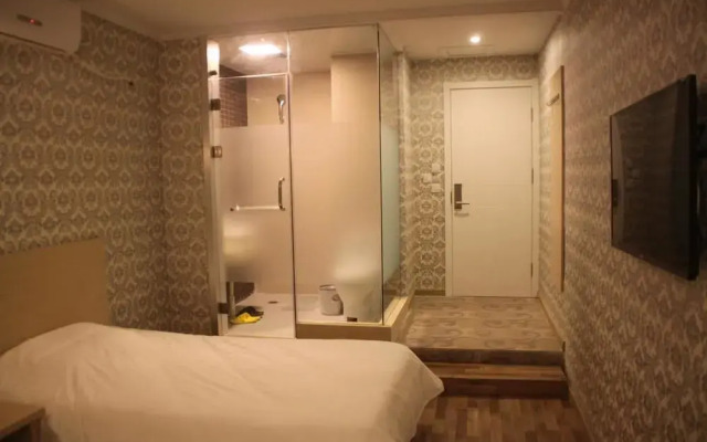 Ruolang Holiday Inn Licang Wanda
