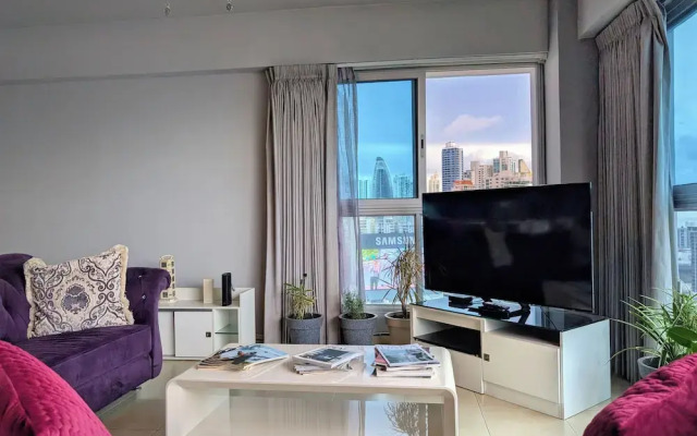 YC 2307 l Av Balboa 2 BDR Bay view