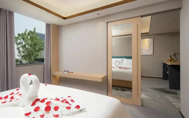 Cheermay Hotels (Huizhou West Lake)