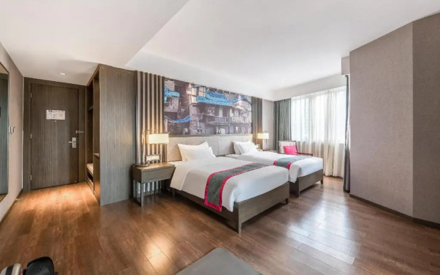 Rezen Kingtown Hotel (Chongqing Xinpaifang)