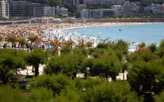 Playa de la Concha 10 by Feelfree Rentals