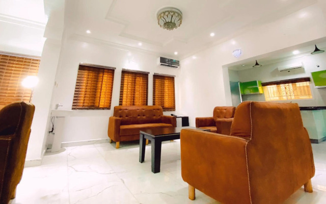 Royal Court Lounge & Boutique Hotel