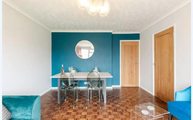 Gayton Court 2-Bedroom Flat in the Centre of Reigate