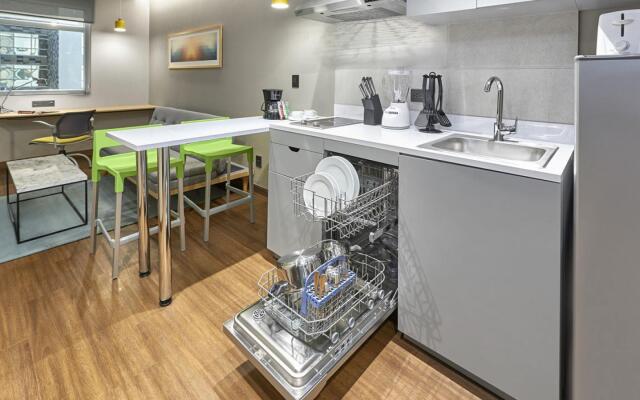 City Express Suites Cancún Aeropuerto Riviera