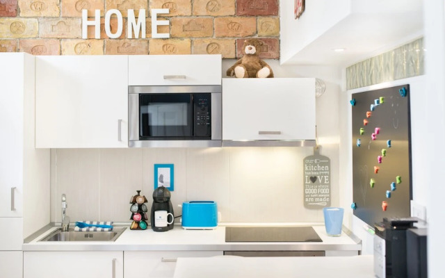happy home Budapest BLUE