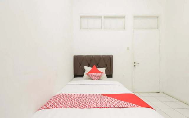 OYO 1111 Pasar Baru Inn
