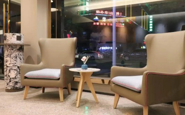 Ease Hotel (Zhongshan Lihe Plaza Zhongshan 2nd Road)