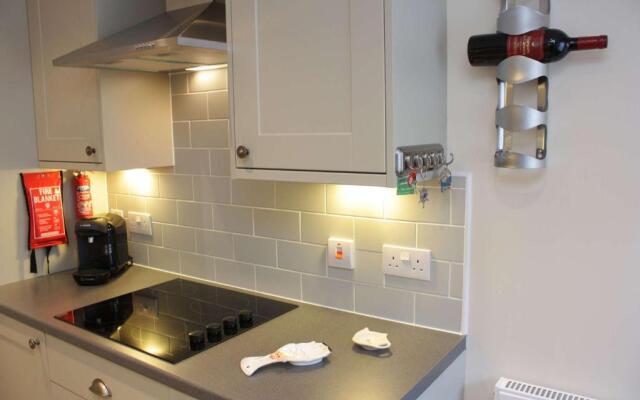 Apartment 8, The Granary