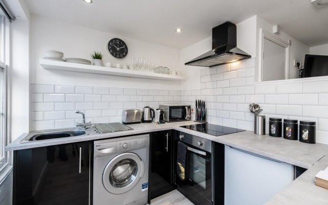 Super Central 1-bed Modern and Cosy Apt - Sleeps 4