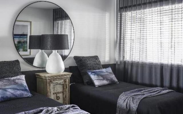 The Seaview - Designer Beachfront House