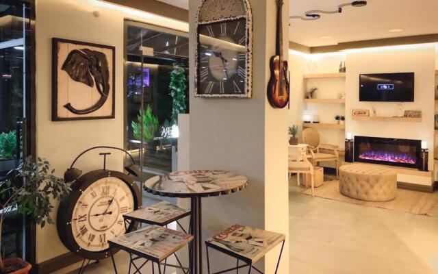 L'opera Deluxe Hotel