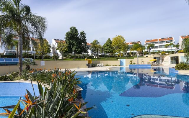 Bay View Gardens Apartments with Pool