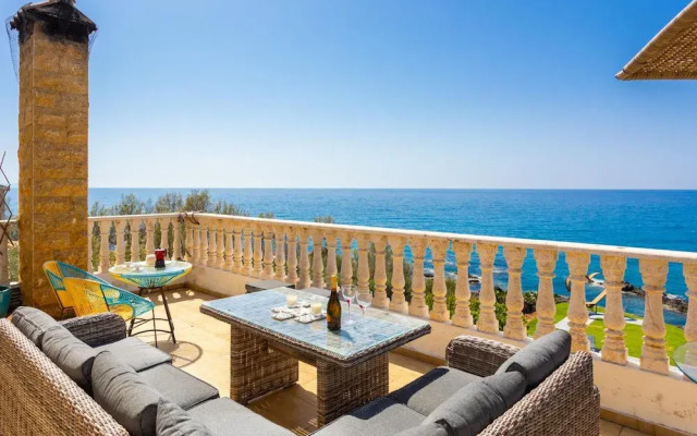 Villa Beach Heaven in Pomos