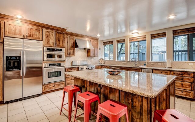 Eagle Creek Retreat by Vtrips