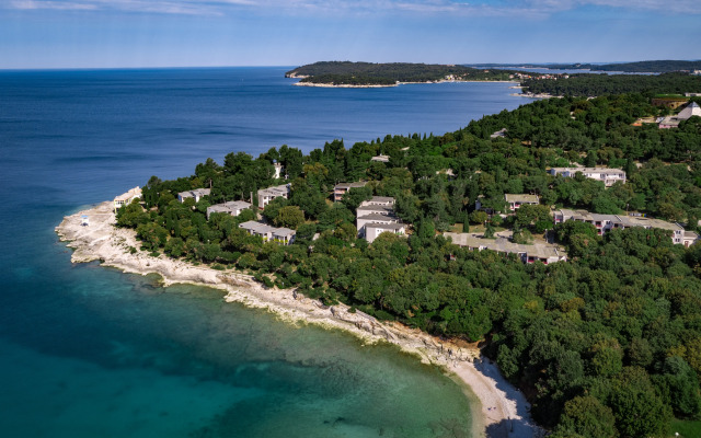 Splendid Golden Rocks Resort