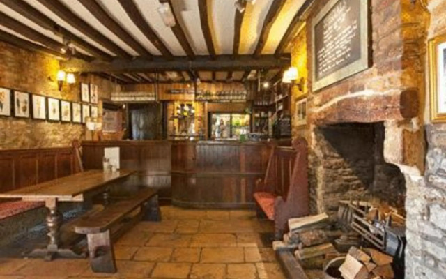 Hunters Hall Tetbury by Greene King Inns