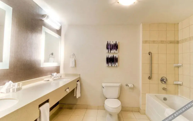 SpringHill Suites Old Montreal