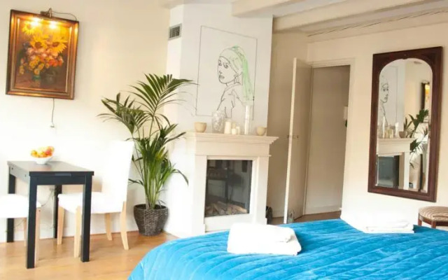 Greenwoods Blue Apartment