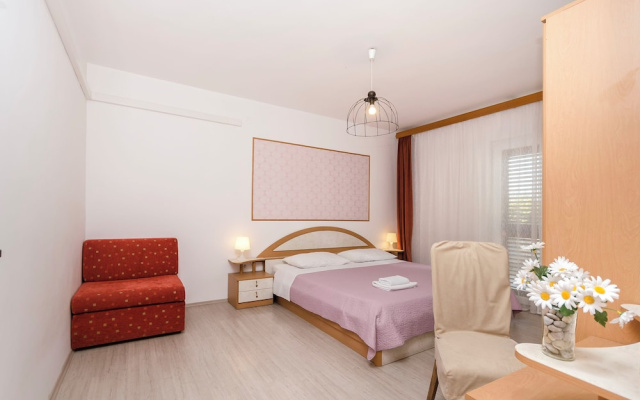 Apartments and Rooms Antee