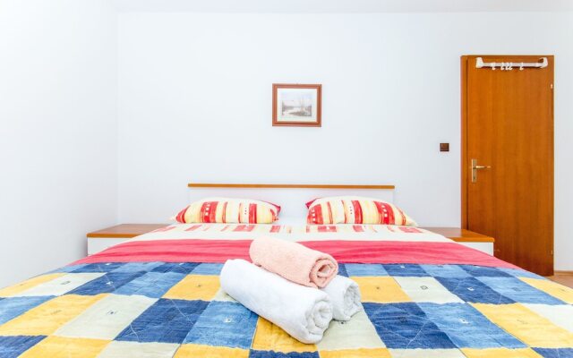 Apartments and Rooms Iva