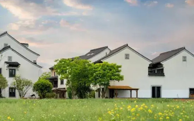 Joyful Lushi Hot Spring Resort