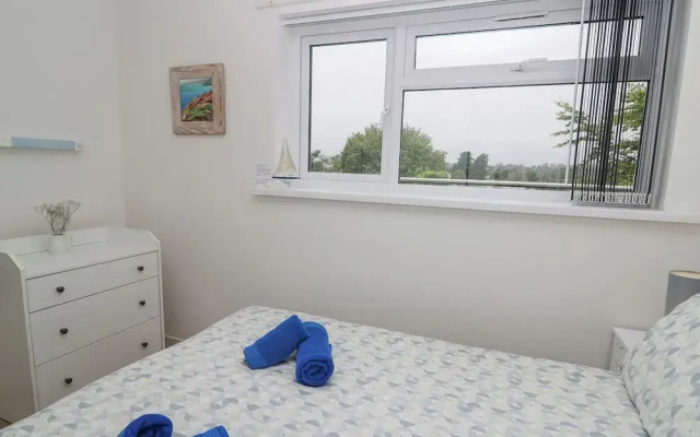 17 Coedrath Park