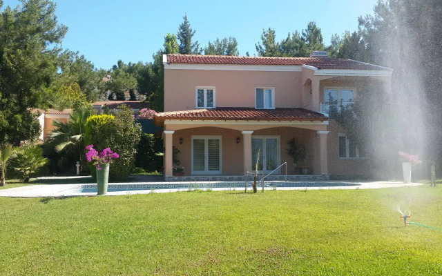 Peninsula Pineclub Boutique Hotel