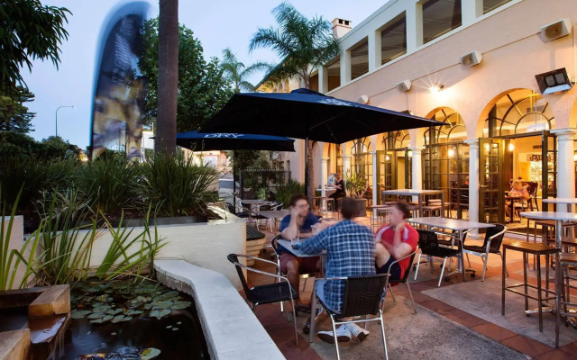 Captain Stirling Hotel