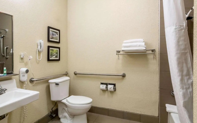 Holiday Inn Exp Stes Hannibal