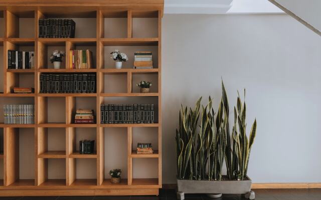 Travelers Orange Suites