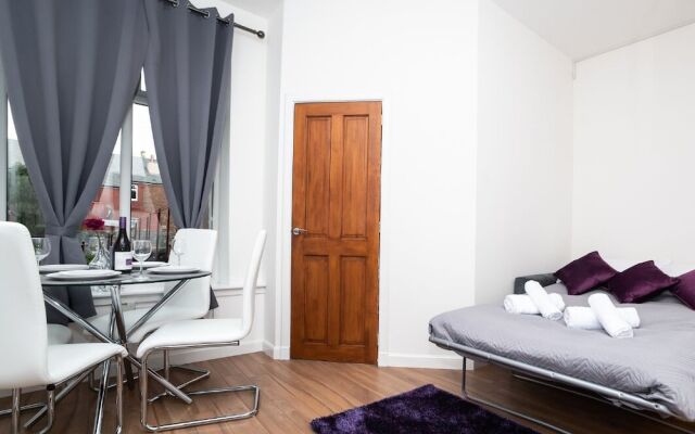 One Bedroom Apartment by Klass Living Serviced Accommodation Bellshill - Cosy  Apartment with WIFI  and Parking