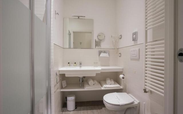Monza City Rooms & Studios