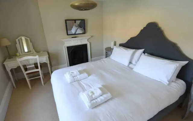 Amazing river view house sleeps 8