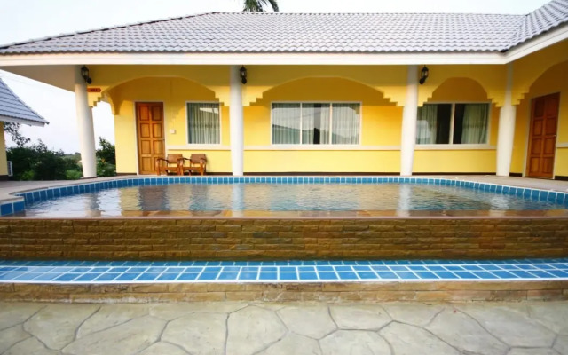 Apinya Resort Bangsarey