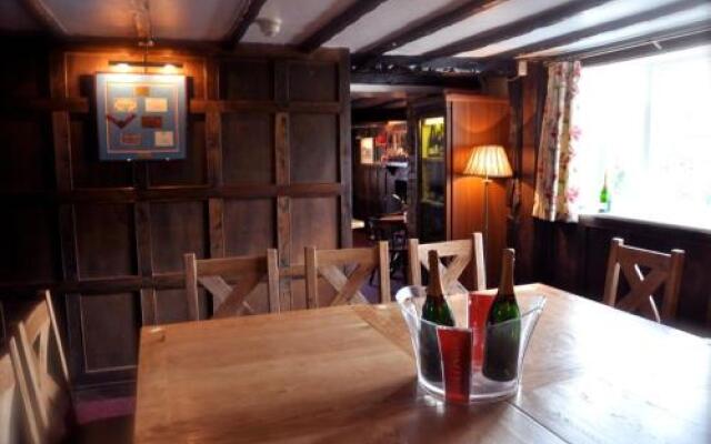 Bottle & Glass Inn