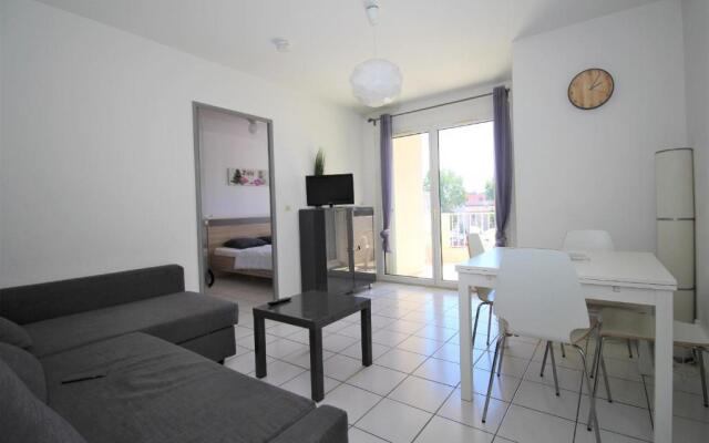 VOILLIERS- T2 avec parking à 700m de la plage