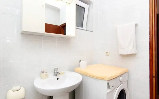 Lovely 2-bedroom Apartment in Poljica