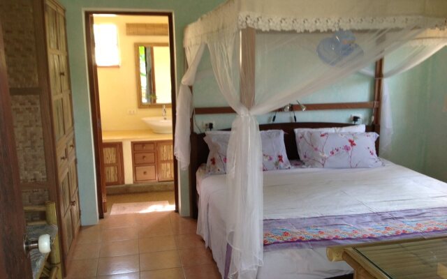 Aree's Lagoon House
