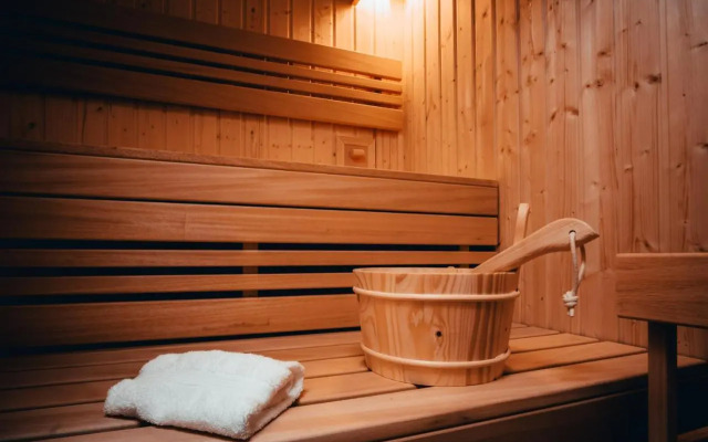 Luxury Oasis, Sauna, AC and Free Parking