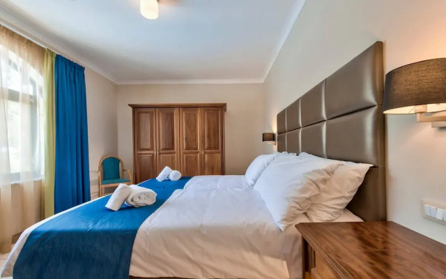 Villa Sardinella-5 Bedroom Villa With Private Pool