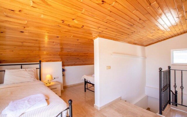 Invigorating Villa With Shared Pool in Kas