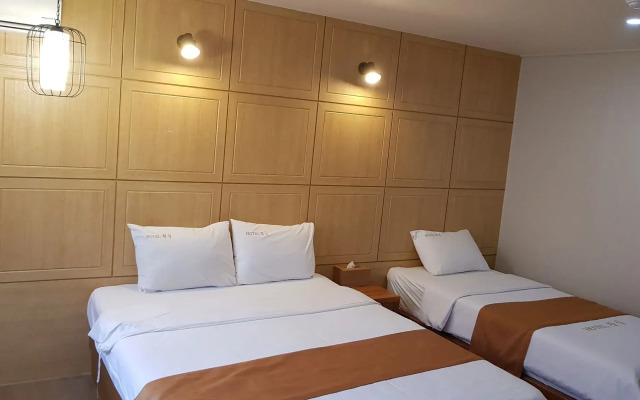 Hwangsil Tourist Hotel