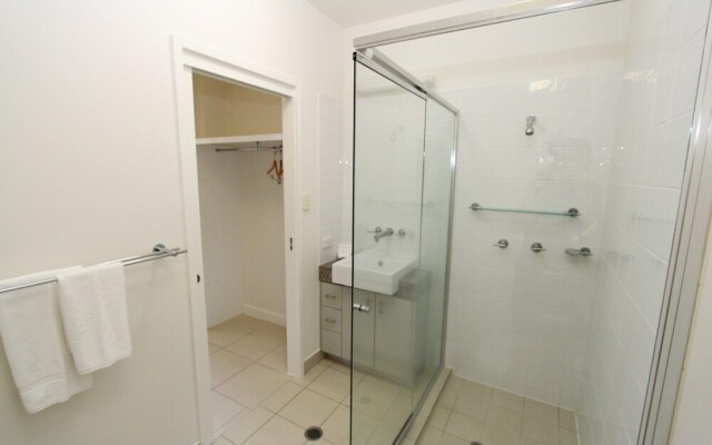 Beachside Apartment 5