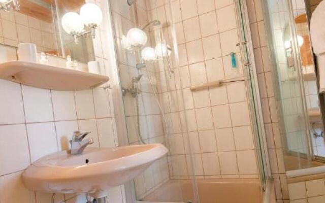 Gustls Hus, App 2