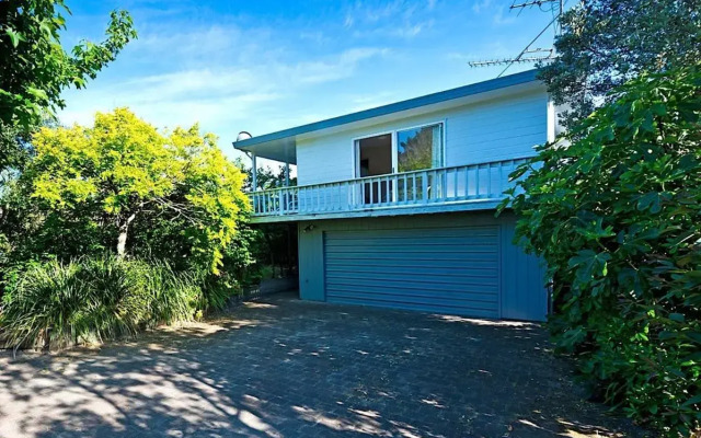 Matarangi Beachfront House - Matarangi Holiday Home