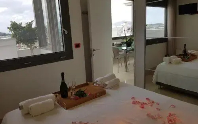 Acropolis at Home: Loft with a View